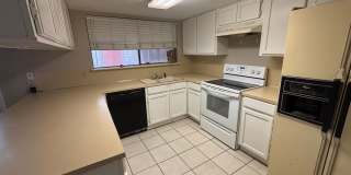 SPACIOUS COZY TOWNHOME IN GATED COMMUNITY Gallery 4