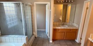 Spacious 4-Bedroom, 2-Bathroom Home in Southwest Bakersfield Gallery 28