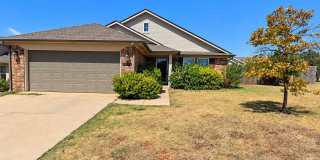 Modern Comfort Meets Rustic Charm in Edmond Gallery 1
