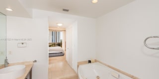 16275 Collins Avenue Gallery 8