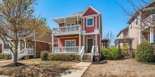 Beautiful Two-Story House. Gallery 1