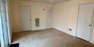 8 Seeley Bull Street Gallery 31