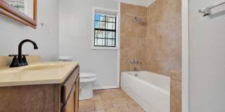 Duplex for Rent in the Heart of SA! Gallery 5