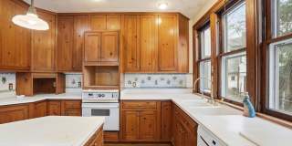 Private House on iuka ave Ravine – Central Campus – Newly Renovated - Flexible Pricing Gallery 21
