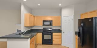 Lovely Home In A Excellent Location! 2 Bedrm 2.5 Bath in Arbor Reserve **PET FRIENDLY! & INTERNET INCLUDED** Gallery 11