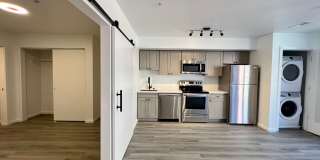 725 W Pratt Gallery 32