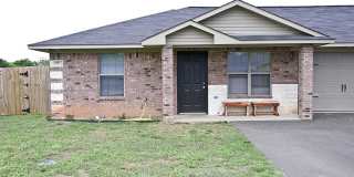 3 Bedroom Duplex for Rent in Lindale! Tour Today! Gallery 1