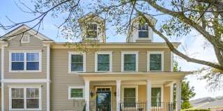 End-Unit Elegance on Daniel Island: 3 Bed, 3.5 Bath Gallery 1