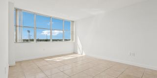 Grand Island Square - 3 Miles to Aventura Mall Gallery 66