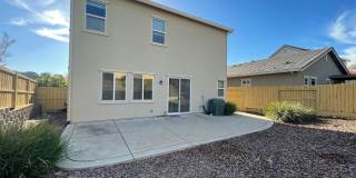 Stunning 4-Bedroom, 3-Bath Home – Available Now! Gallery 18