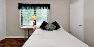 3345 E Lloyd St Gallery 34