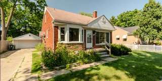 Beautifully updated 3-bedroom, 3-bath Bungalow Beautifully updated 3-bedroom, 3-bath Bungalow Gallery 1