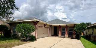 Spacious 4-Bedroom Home - Ashley Plantation Gallery 1