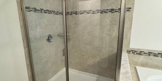 Spacious 5-Bedroom Riverview Home Gallery 21