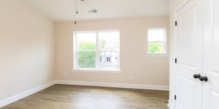 3-Bedroom, 3.5 Bath Townhome for Rent in Charlotte, NC | Attached Garage & Modern Kitchen 3-Bedroom, 3.5 Bath Townhome for Rent in Charlotte, NC | Attached Garage & Modern Kitchen Gallery 9
