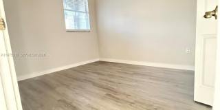 978 NE 42nd Pl Gallery 13
