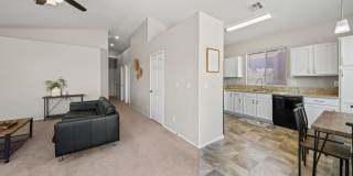 Fully Furnished Single Story Near Silverado Ranch Gallery 1