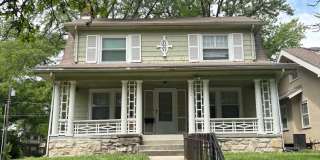 Charming 3 Bed, 1 Bath Home Near Brookside, Plaza & UMKC Gallery 1