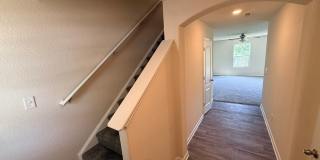Lovely 3 bedroom/2.5 bath townhome Gallery 5