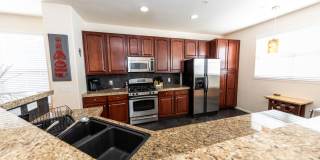 Downtown 3 Bedroom Townhome with 2 Car Garage Gallery 35