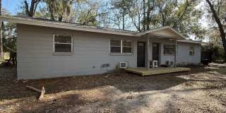 Quiet duplex biking distance from UF! Gallery 1