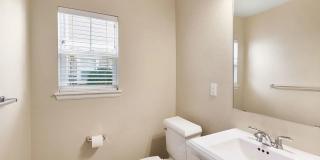Bright Open-Concept Condo with 1-Car Garage in Prime Commuter Location Gallery 12