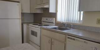 1 bedroom, 1 bathroom end unit condo beachside Gallery 5