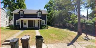 Recently renovated duplex 2 bed/1 bath only 1050.o Gallery 1