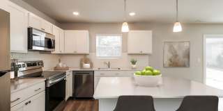 Workforce Housing- Move‑In Special: Get ONE MONTH FREE on your first full month of rent when you sign a lease by June 30th! Gallery 9