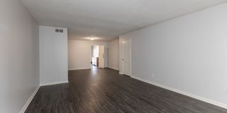 Colonial Apartments Gallery 49