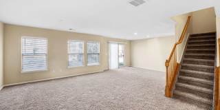 Bright Open-Concept Condo with 1-Car Garage in Prime Commuter Location Gallery 9