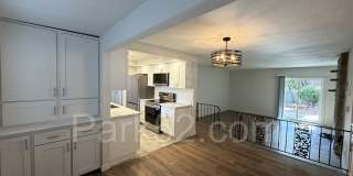 Newly Remodeled 3 Bedroom Duplex Gallery 1