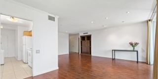 4915 Tyrone Ave Gallery 6