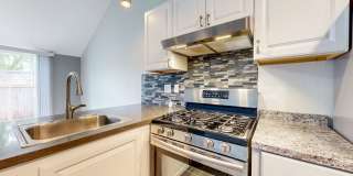 Serene 2 Bedroom 2 Bath Townhome in Windsor, CA with Carport Included! Gallery 14