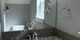 A beautiful 3 bedrooms and 2.5 bathrooms townhouse located in Milwaukie city. Gallery 5
