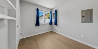 Stylish 2BR Townhome with Rooftop Deck & A/C Near Light Rail Gallery 4
