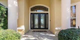 Stunning Lagoon Residence! Gallery 4