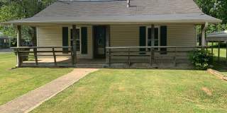 A quaint three bedroom one bath single family house in Five Points Gallery 1