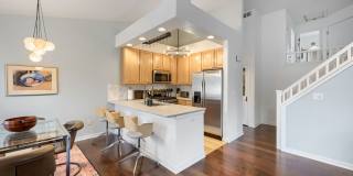 2 BDR Gorgeous Updated Townhome with Huge Garden Gallery 15