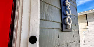 REMODELED HUGE BRIGHT 2400sf 4BR/3.5BA Havenscourt Split Level Home w Cottage AVAIL NOW Gallery 3