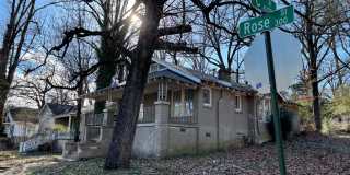 Adorable Hillcrest Bungalow with 3 bedrooms and 2 bathrooms. Gallery 23