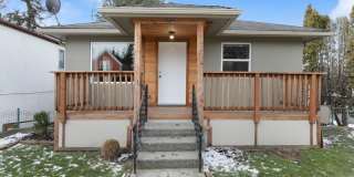 Large Home with Spiral Staircase in York Neighborhood! Gallery 1