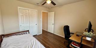 Room in 3 Bedroom Home at Nottingham Loop Gallery 21