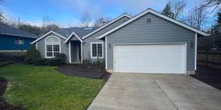 Single level home ~3 Bedroom ~ 2 bath House in Great Location! Gallery 1