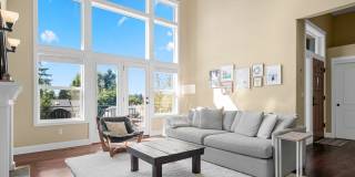 Wonderful, bright 4-bdrm/2.5-bath home. Lovely garden, deck views, great location Gallery 5