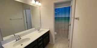 Room in 6 Bedroom Home at Agnew Dr Gallery 24