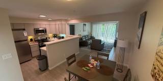 Short-mid term housing, furnished condo 2 bed/2 bath walking distance to Pearl St., CU and close to Hiking and Biking Gallery 5
