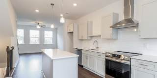 Beautiful 3BR 3.5BA Townhome w/ Full Appliance Kitchen - Garage Parking in West End Gallery 3