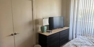 Top Floor 1 Bath| 1 Bedroom Luxury Condo (NV Energy/SW Gas/Internet Included in price) Gallery 9