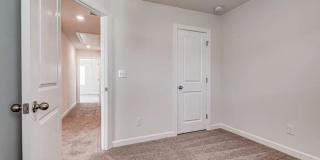 Room in 4 Bedroom Home at Tears Ln Gallery 11